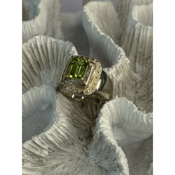 925 Sterling Silver Peridot Ring Size 6