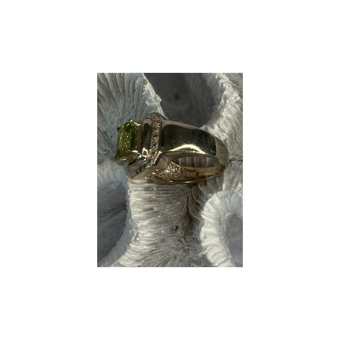 925 Sterling Silver Peridot Ring Size 6