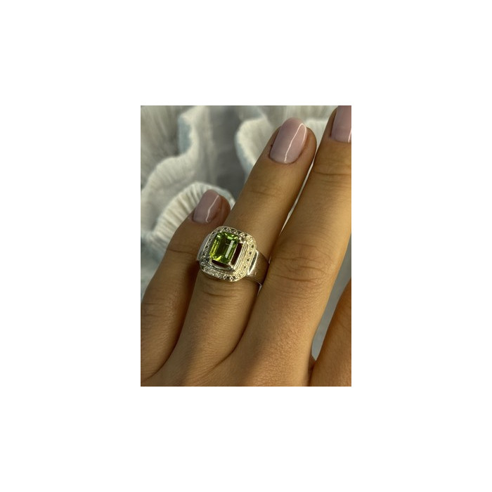 925 Sterling Silver Peridot Ring Size 6