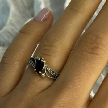 925 Sterling Silver Black Sapphire & Marcasites Ring Size 6