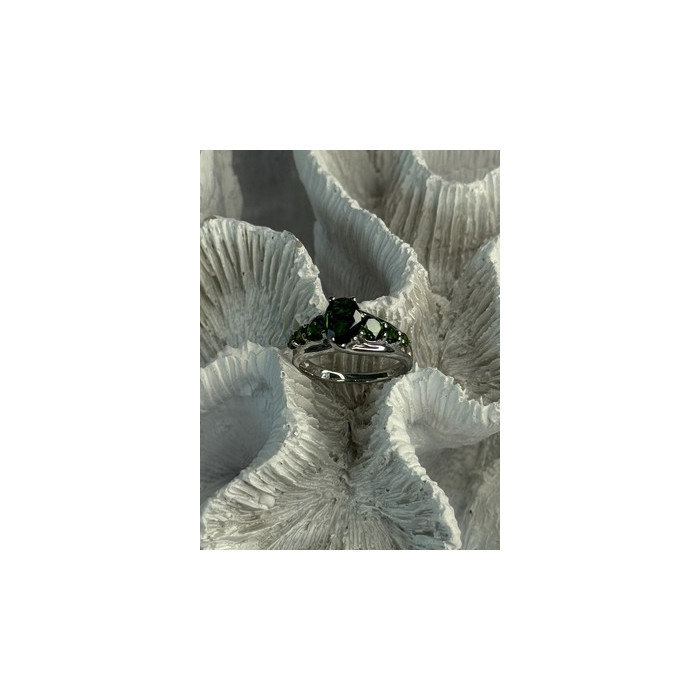 Classy 925 Sterling Silver Emerald Ring Size 7