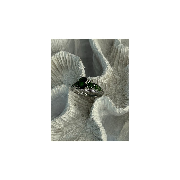 Classy 925 Sterling Silver Emerald Ring Size 7