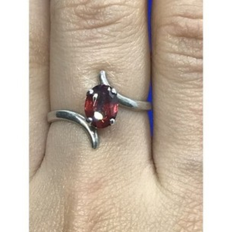 925 Sterling Silver Garnet Ring Size 8