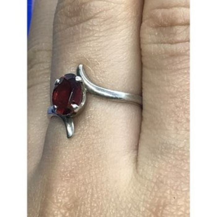 925 Sterling Silver Garnet Ring Size 8