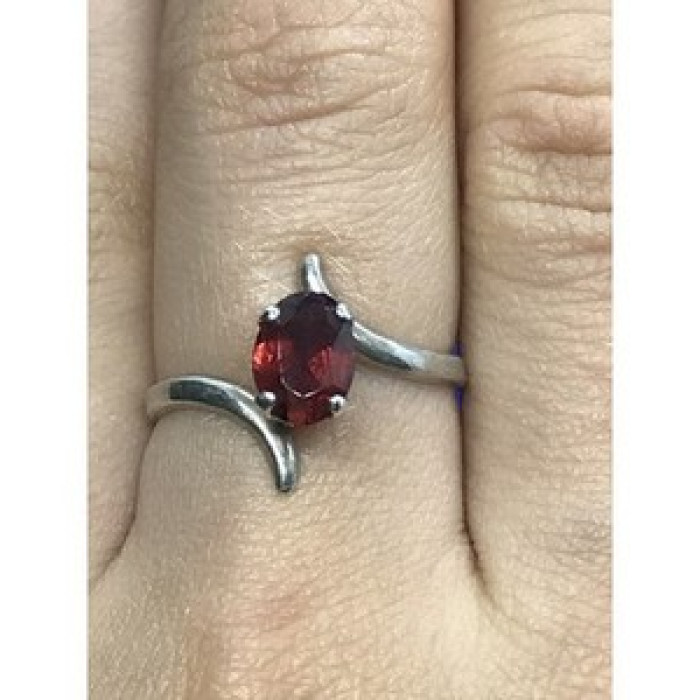 925 Sterling Silver Garnet Ring Size 8