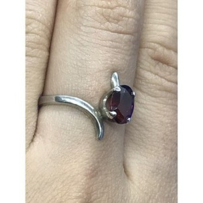 925 Sterling Silver Garnet Ring Size 8