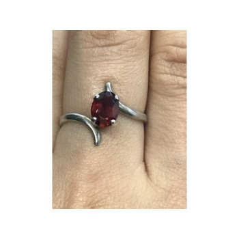 925 Sterling Silver Garnet Ring Size 8