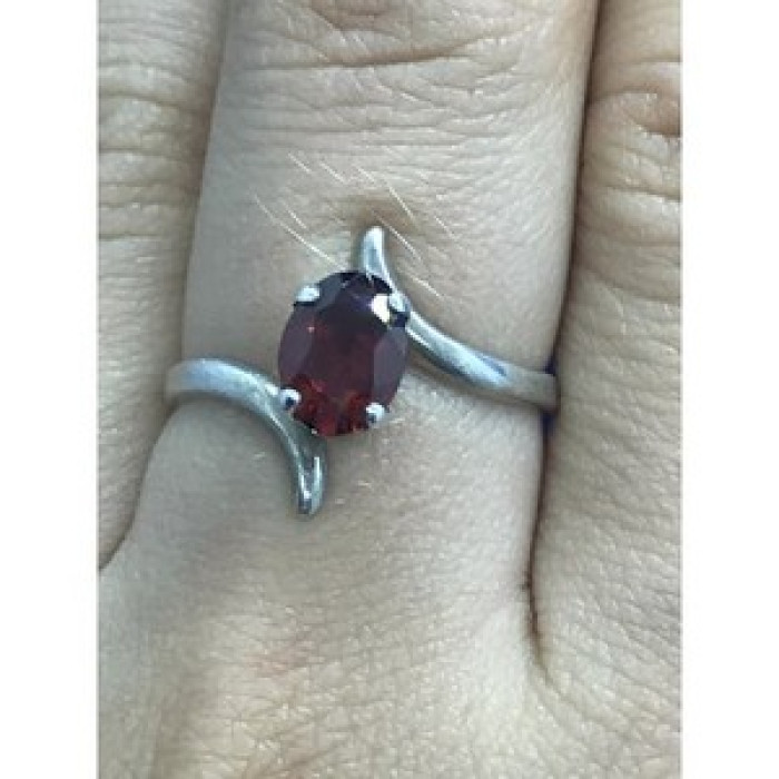 925 Sterling Silver Garnet Ring Size 8