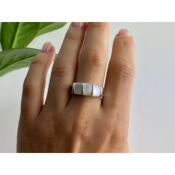 925 Sterling Silver Mother Of Pearl Ring Size 9