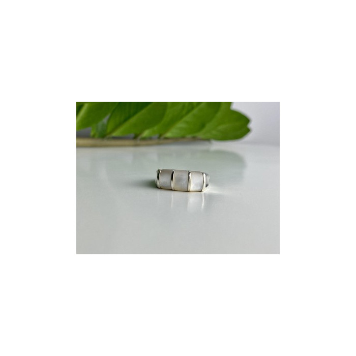925 Sterling Silver Mother Of Pearl Ring Size 9