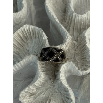 925 Sterling Silver Onyx & Marcasite Ring Size 6