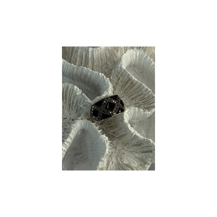 925 Sterling Silver Onyx & Marcasite Ring Size 6