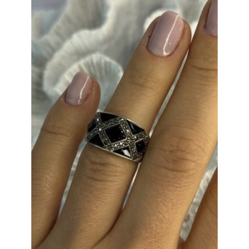 925 Sterling Silver Onyx & Marcasite Ring Size 6