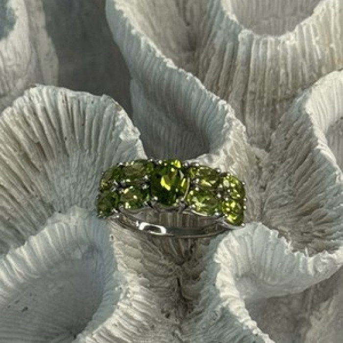 925 Sterling Silver Peridot Ring Size 8