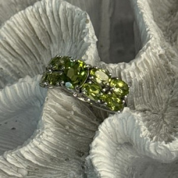 925 Sterling Silver Peridot Ring Size 8