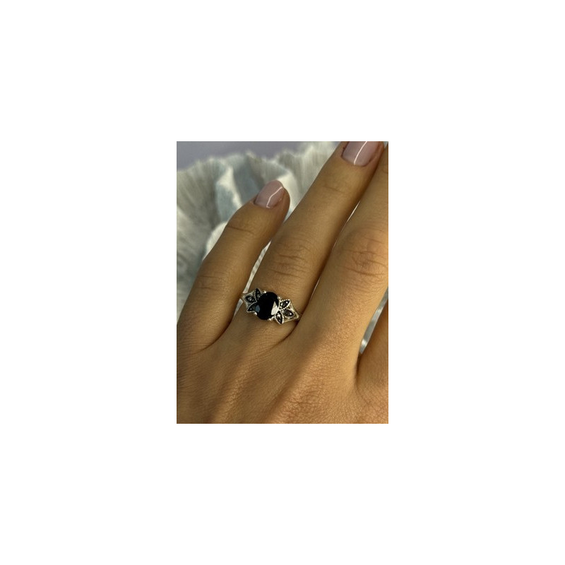 925 Sterling Silver Garnet & Marcasite Ring Size 7