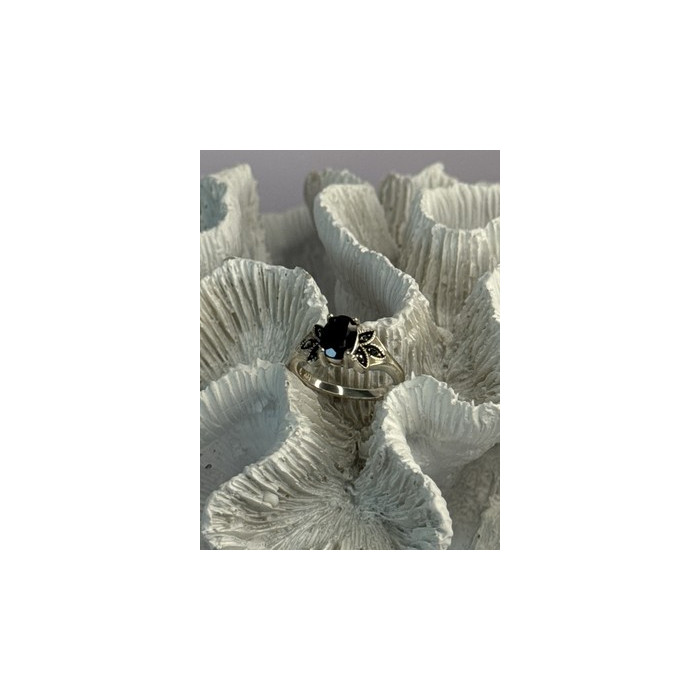 925 Sterling Silver Garnet & Marcasite Ring Size 7