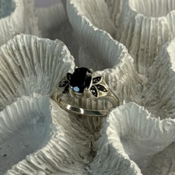 925 Sterling Silver Garnet & Marcasite Ring Size 7