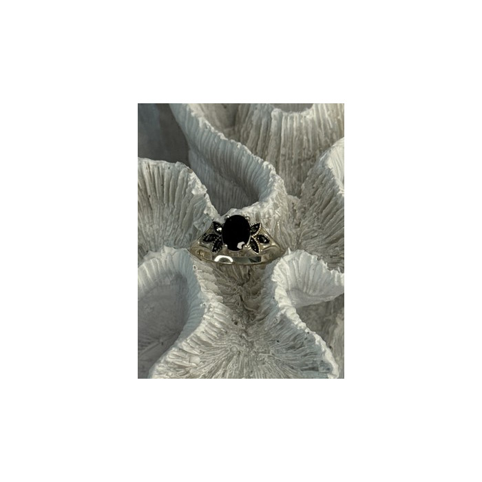 925 Sterling Silver Garnet & Marcasite Ring Size 7