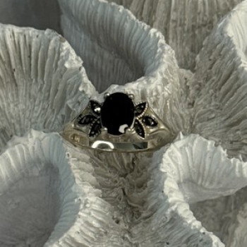 925 Sterling Silver Garnet & Marcasite Ring Size 7