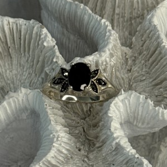 925 Sterling Silver Garnet & Marcasite Ring Size 7