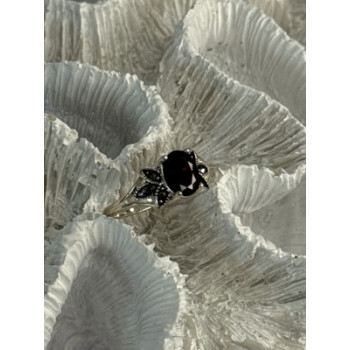 925 Sterling Silver Garnet & Marcasite Ring Size 7