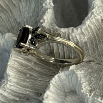 925 Sterling Silver Garnet & Marcasite Ring Size 7