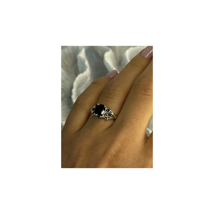 925 Sterling Silver Garnet & Marcasite Ring Size 7