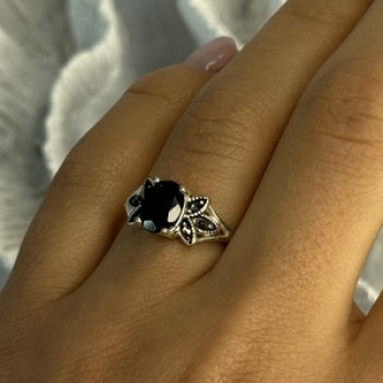 925 Sterling Silver Garnet & Marcasite Ring Size 7