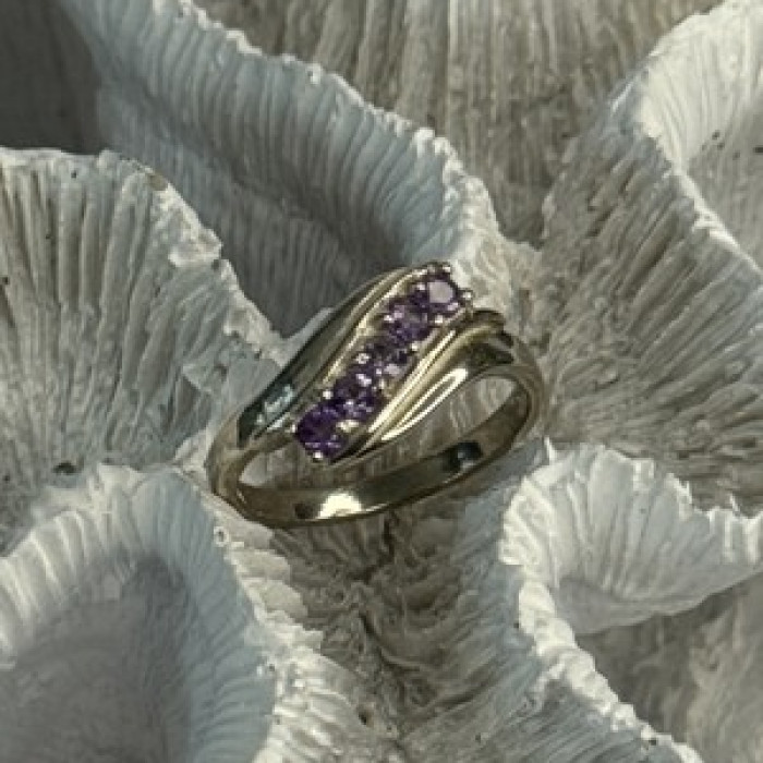 Elegant 925 Sterling Silver Amethyst Ring Size 9.5