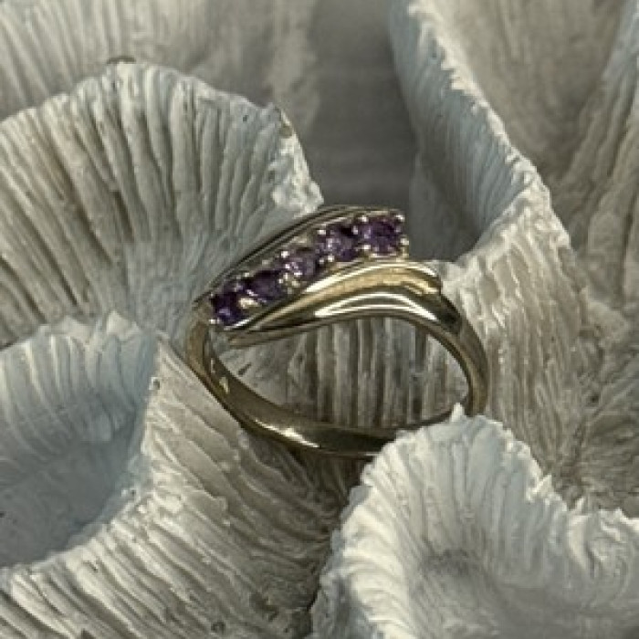 Elegant 925 Sterling Silver Amethyst Ring Size 9.5
