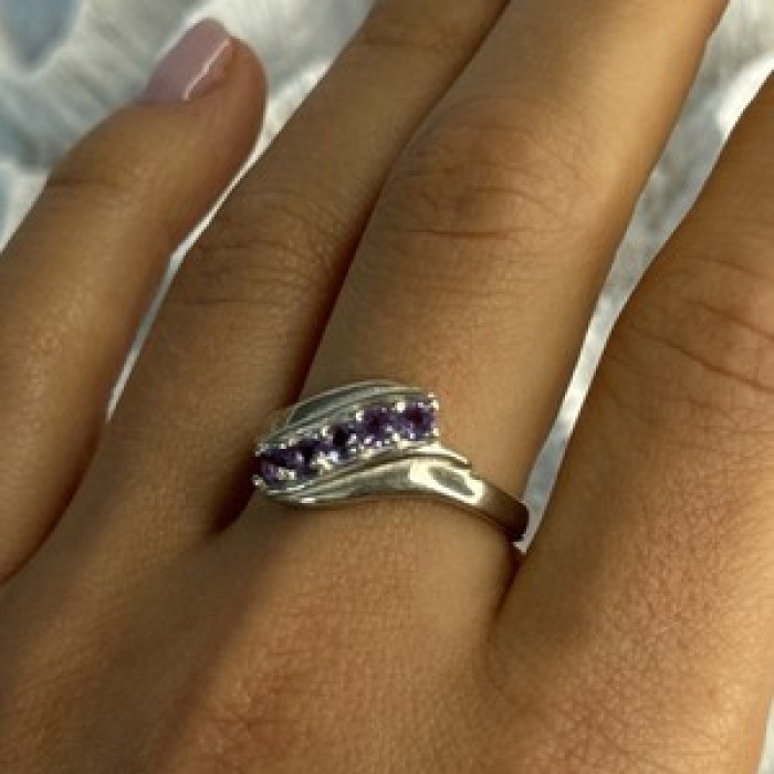 Elegant 925 Sterling Silver Amethyst Ring Size 9.5
