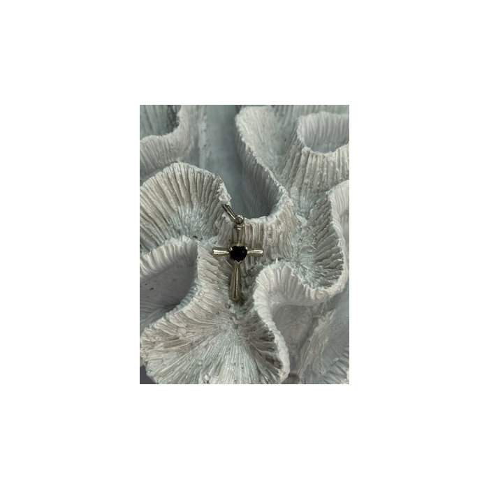 925 Sterling Silver Garnet Heart Cross Length 1.2 Inch