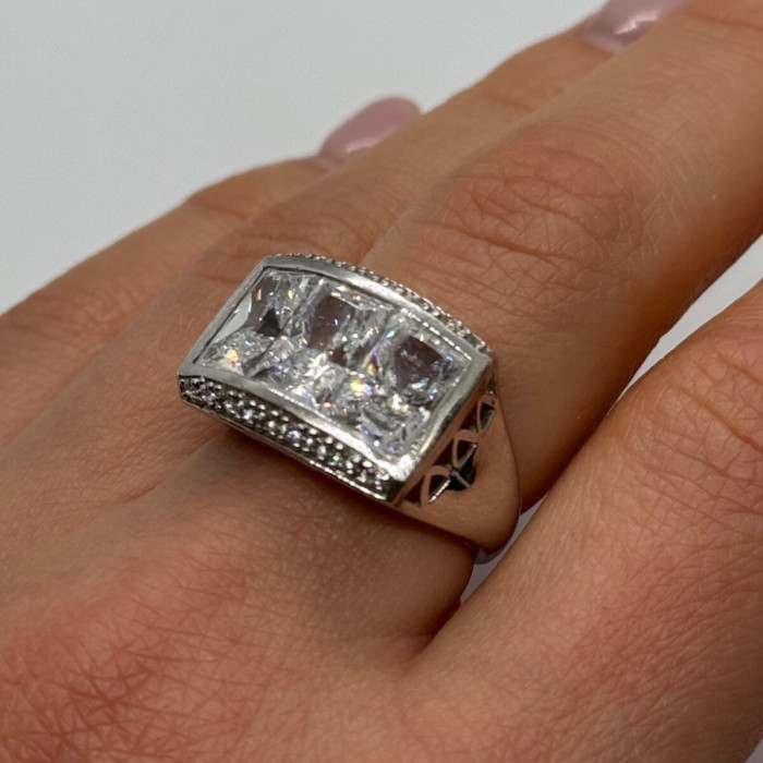925 Sterling Silver CZ Ring Size 7