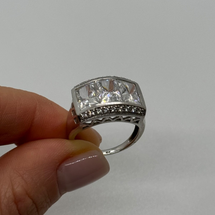 925 Sterling Silver CZ Ring Size 7