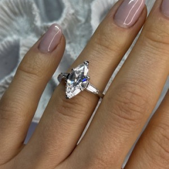 Beautiful 925 Sterling Silver CZ Ring Size 6