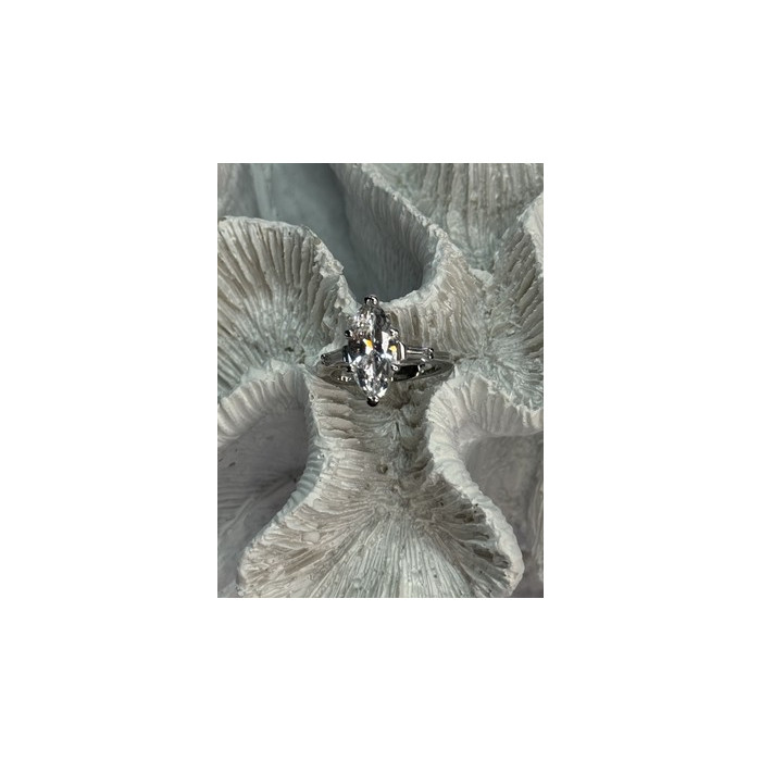 Beautiful 925 Sterling Silver CZ Ring Size 6