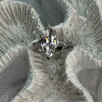 Beautiful 925 Sterling Silver CZ Ring Size 6