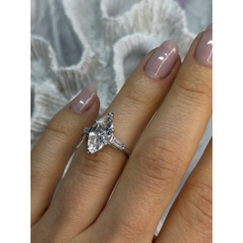 Beautiful 925 Sterling Silver CZ Ring Size 6