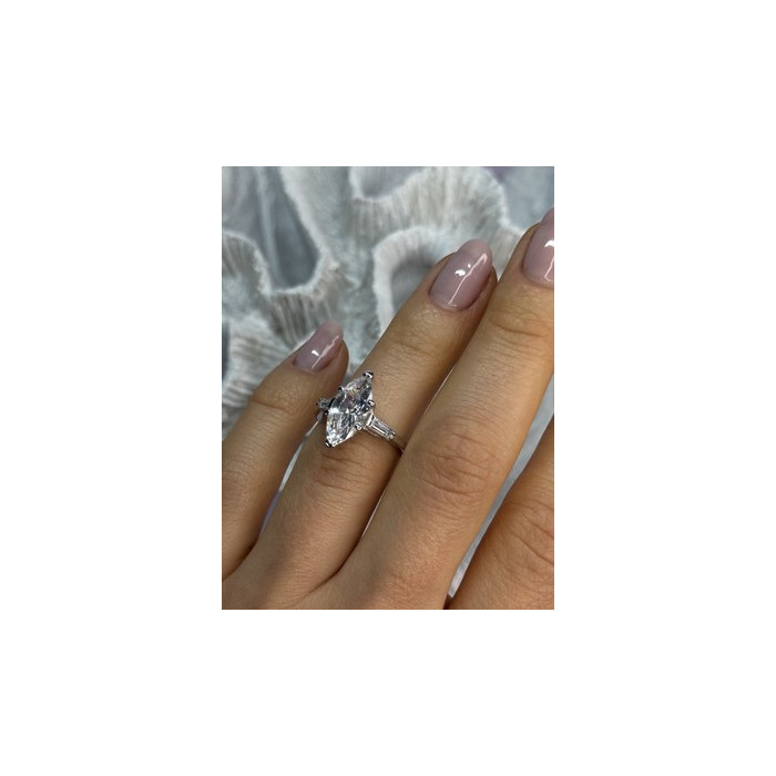 Beautiful 925 Sterling Silver CZ Ring Size 6