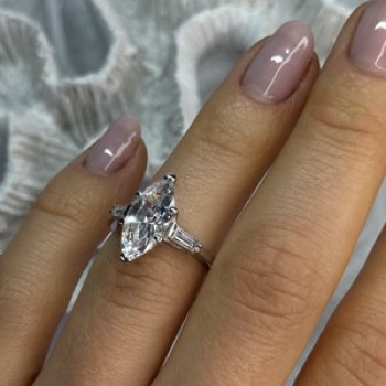 Beautiful 925 Sterling Silver CZ Ring Size 6