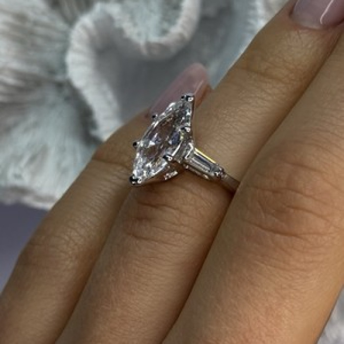 Beautiful 925 Sterling Silver CZ Ring Size 6