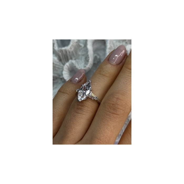 Beautiful 925 Sterling Silver CZ Ring Size 6