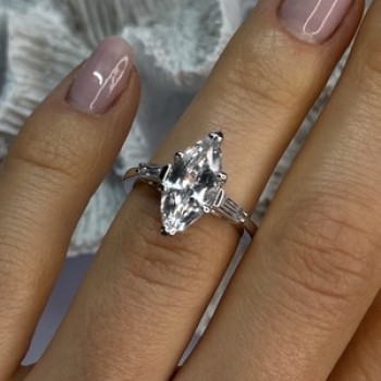 Beautiful 925 Sterling Silver CZ Ring Size 6