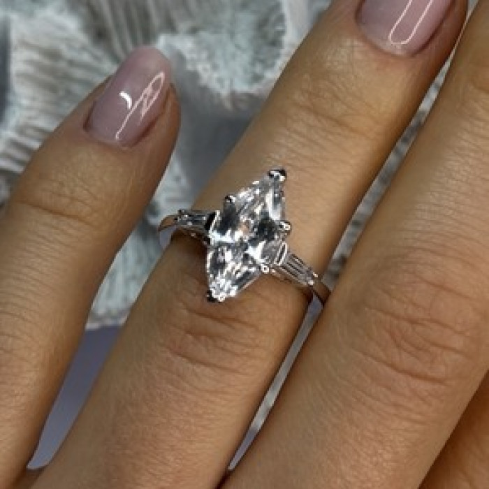Beautiful 925 Sterling Silver CZ Ring Size 6