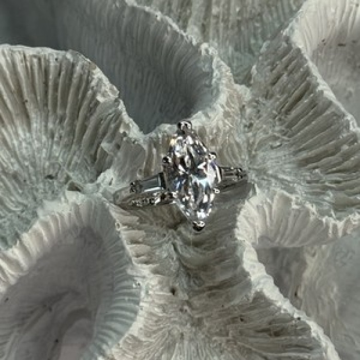 Beautiful 925 Sterling Silver CZ Ring Size 6