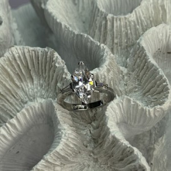 Beautiful 925 Sterling Silver CZ Ring Size 6