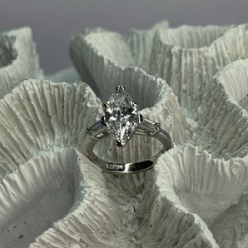 Beautiful 925 Sterling Silver CZ Ring Size 6