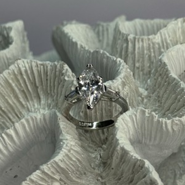 Beautiful 925 Sterling Silver CZ Ring Size 6