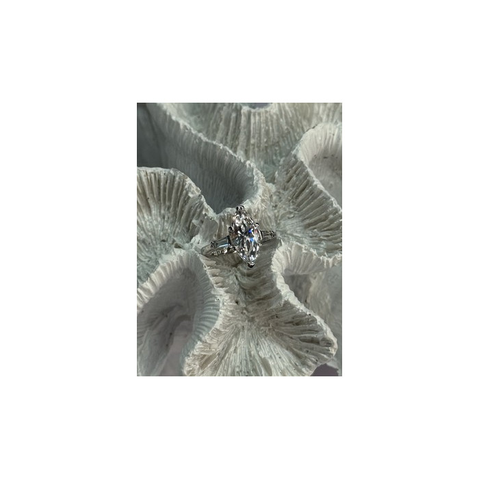 Beautiful 925 Sterling Silver CZ Ring Size 6
